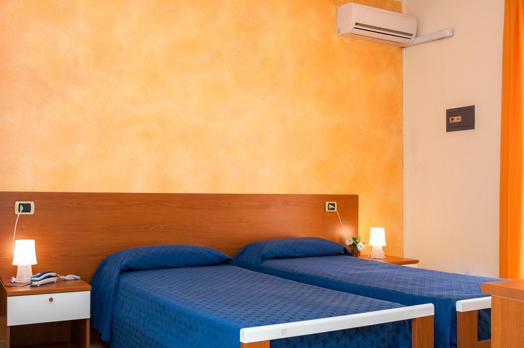 Megaron Hotel Pozzallo Zimmer foto